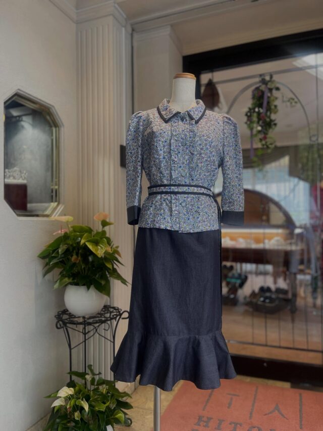 ・
ヒトミハマ
オリジナルデザイン

フラワープリント🪻のレースブラウスと

デニムスカートのセットアップ👗

@hitomihama_fashion
@hitomihama_official
#ヒトミハマ
#ヒトミハマジュエルサロン
#オーダーファッション福岡
#オーダードレス福岡
#パーティードレス福岡
#ウェディングドレス福岡
#ゲストドレス福岡
#福岡
#浄水通り
#女性経営者
#女性経営者福岡
#エレガントファッション
#ワンピース
#レース
#アンサンブル
#セットアップ
#デニム