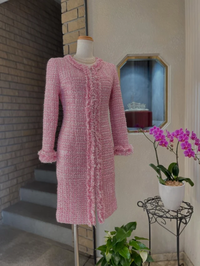 ・
ヒトミハマ
オリジナルデザイン
ツイードワンピース

前たてと袖口のフリンジに
レースを挟み込むなど
細部にまでこだわりました👗✨

@hitomihama_fashion
@hitomihama_official
#ヒトミハマ
#ヒトミハマジュエルサロン
#オーダーファッション福岡
#オーダードレス福岡
#パーティードレス福岡
#ウェディングドレス福岡
#ゲストドレス福岡
#福岡
#浄水通り
#女性経営者
#女性経営者福岡
#エレガントファッション
#ワンピース
#レース
#ツイード
#ツイードワンピース