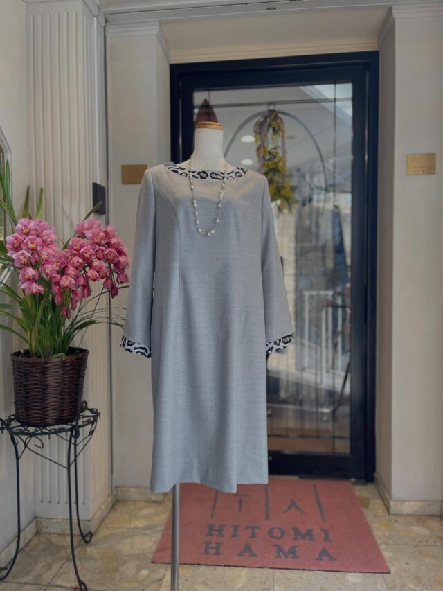 ・
ヒトミハマ
オリジナルデザイン

衿元と袖口にスパンコールをあしらい、

ディテールにこだわったワンピースに

仕上がりました👗🪡✨

@hitomihama_fashion
@hitomihama_official
#ヒトミハマ
#ヒトミハマジュエルサロン
#オーダーファッション福岡
#オーダードレス福岡
#パーティードレス福岡
ウェディングドレス福岡
ゲストドレス福岡
福岡
浄水通り
女性経営者
女性経営者福岡
エレガントファッション
ワンピース