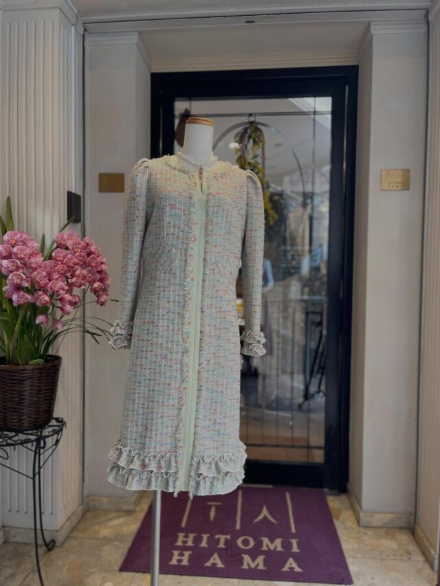 ・
ヒトミハマ
オリジナルデザイン

春らしい優しいグリーンの
ツイードワンピース🍀✨

細部にまでこだわり、
チャーミングな一着に仕上がりました🪡✨

@hitomihama_fashion
@hitomihama_official
#ヒトミハマ
#ヒトミハマジュエルサロン
#オーダーファッション福岡
#オーダードレス福岡
#パーティードレス福岡
ウェディングドレス福岡
ゲストドレス福岡
福岡
浄水通り
女性経営者
女性経営者福岡
エレガントファッション
ワンピース
ツイード
ツイードワンピース