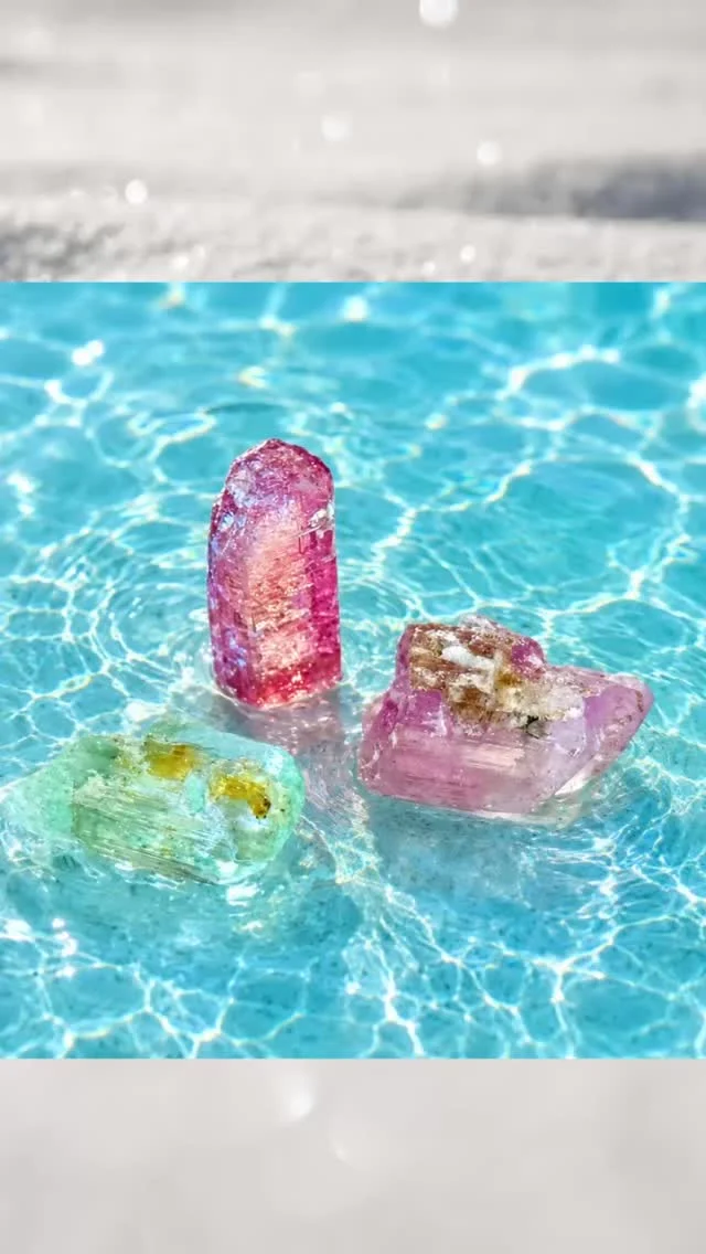 オーダーメイドジュエリーで夢を叶える

型にハマったデザインではなく
私だけのオリジナルデザインのジュエリーを身につけたい。
そんな願いを叶えるのが
ヒトミハマのオーダーメイドジュエリーです。

例えば
ブルートパーズのジュエリーが欲しい
といっても
一粒、一粒に個性があります。

インスピレーションを感じる一粒を選ぶところから
オリジナルジュエリー創りは始まります

サロンでデザイナーが丁寧にじっくりとお話しをお聞きしながら
デザインをご提案する
完全オーダーメイドのオリジナルジュエリーで
一生モノのジュエリーと出会ってみませんか。

サロンまでのご来店が難しい際には
オンラインや個別のやりとりで対応しております

まずは
DMや公式LINEからご相談ください

@hitomihama_official 

#オーダーメイド
#オリジナルジュエリー
#一点モノ
#ブルートパーズ
#ジュエリーリフォーム